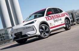 Geely EX5 in Team England colours, 2026, front